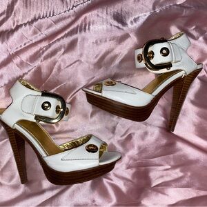 BEBE WHITE AND GOLD LEATHER PUMPS